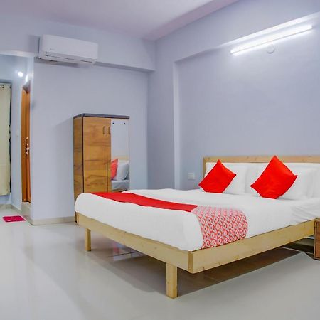 Oyo 75173 Hotel Regency Сурат Экстерьер фото