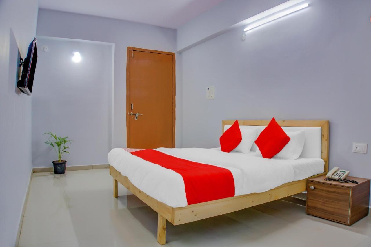 Oyo 75173 Hotel Regency Сурат Экстерьер фото