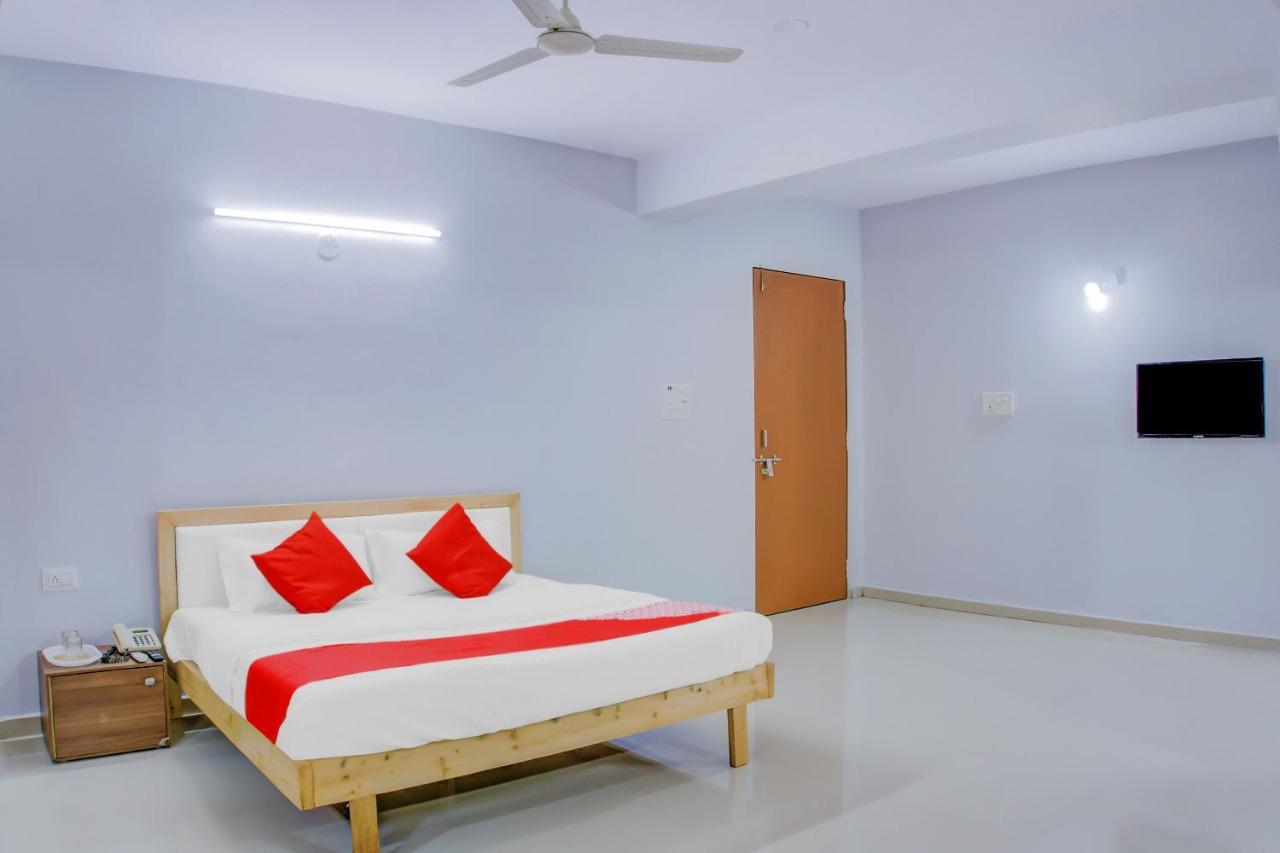 Oyo 75173 Hotel Regency Сурат Экстерьер фото