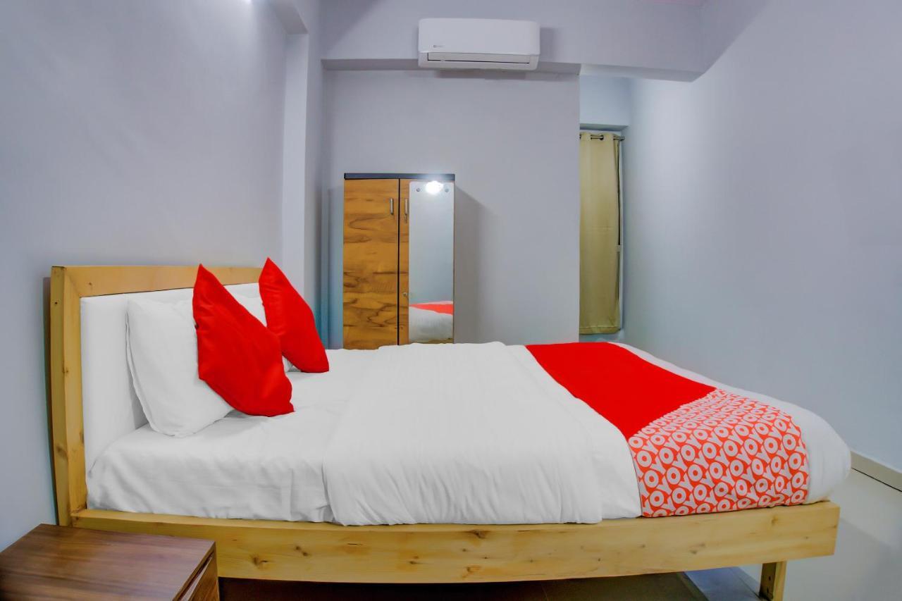 Oyo 75173 Hotel Regency Сурат Экстерьер фото
