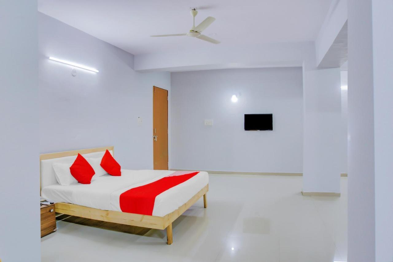 Oyo 75173 Hotel Regency Сурат Экстерьер фото