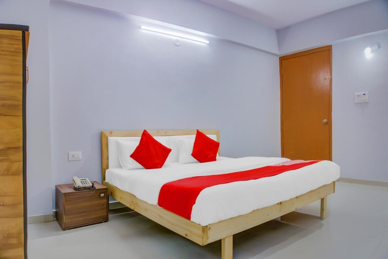 Oyo 75173 Hotel Regency Сурат Экстерьер фото