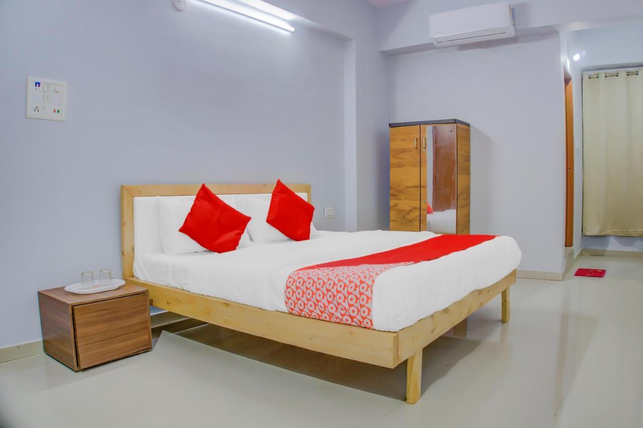 Oyo 75173 Hotel Regency Сурат Экстерьер фото